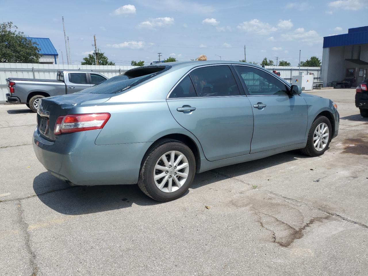 2011 Toyota Camry Base - Фото 3