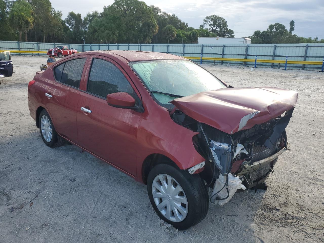 2017 Nissan Versa S - Фото 4