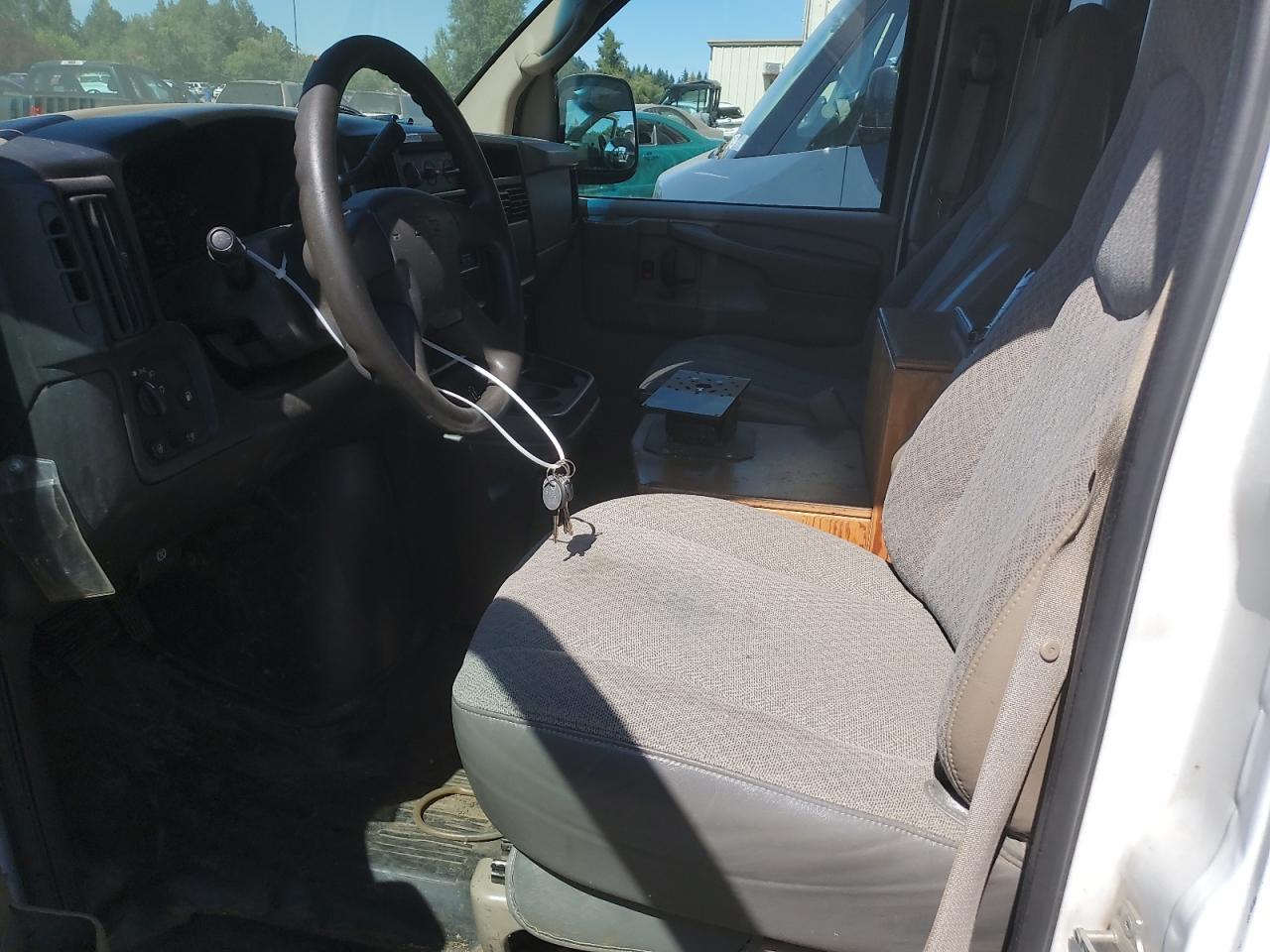 2004 Chevrolet Express G2500 - Фото 7