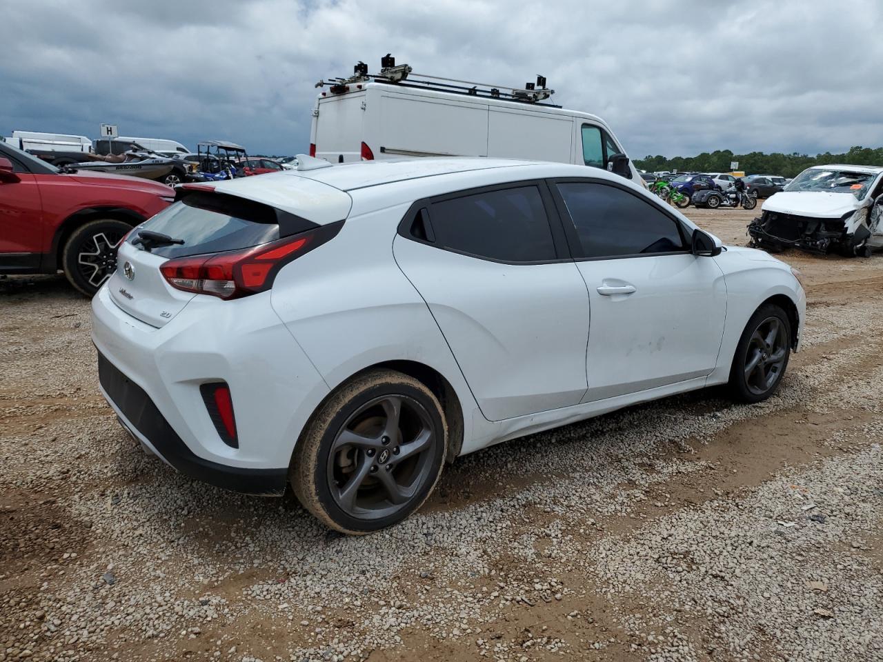2019 Hyundai Veloster Base - Фото 3