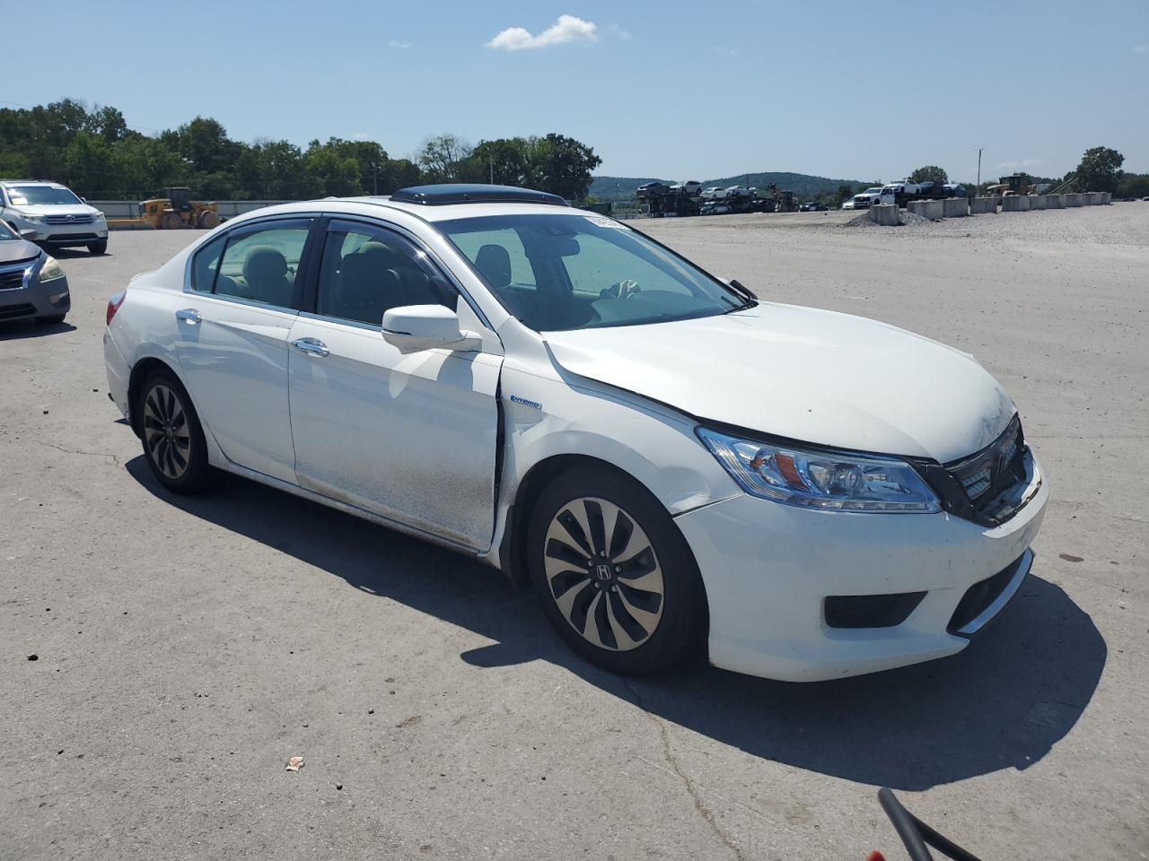 2015 Honda Accord Touring Hybrid - Image 4