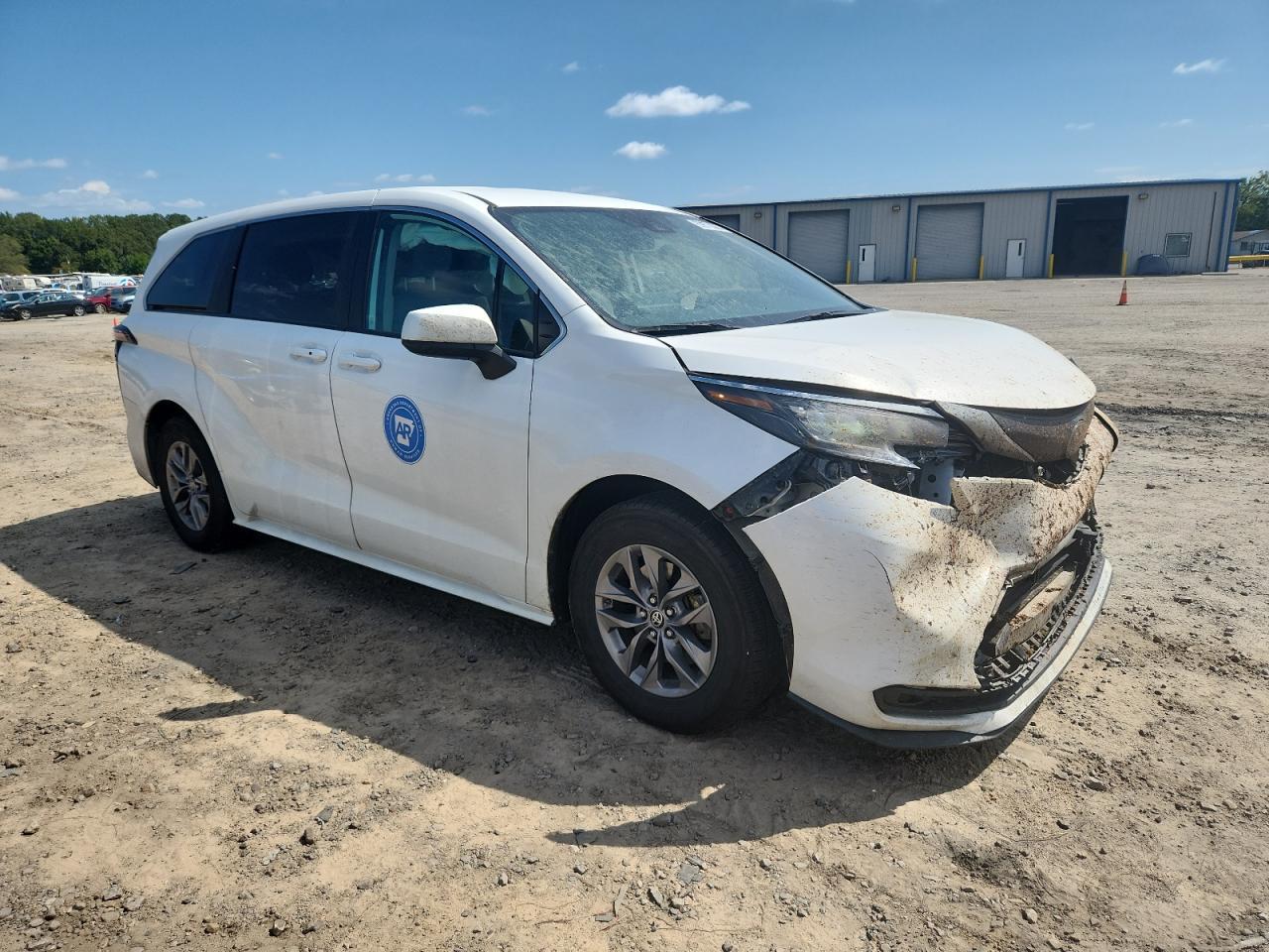 2024 Toyota Sienna Le - Image 4