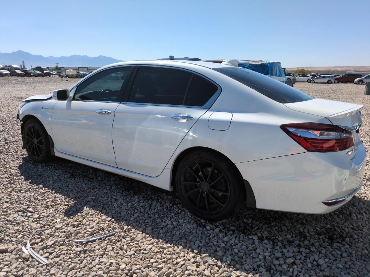 2017 Honda Accord Touring Hybrid - Image 2