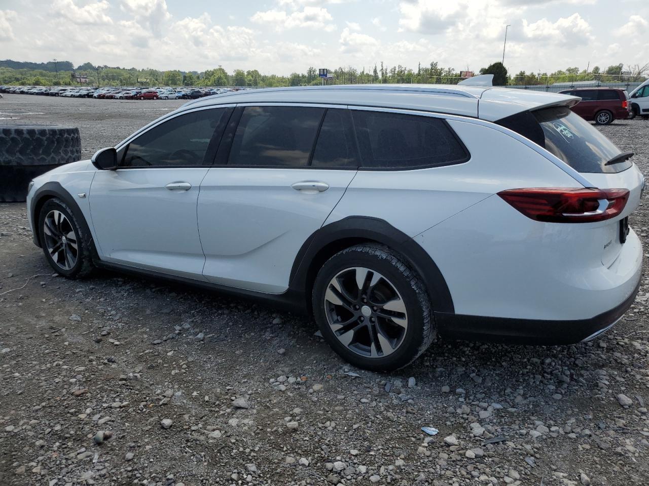 2019 Buick Regal Tourx Essence - Фото 2