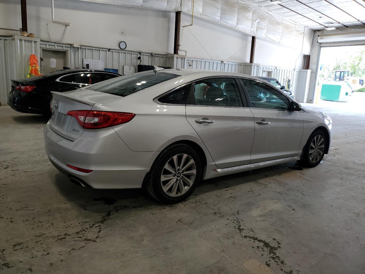 2015 Hyundai Sonata Sport - Image 3