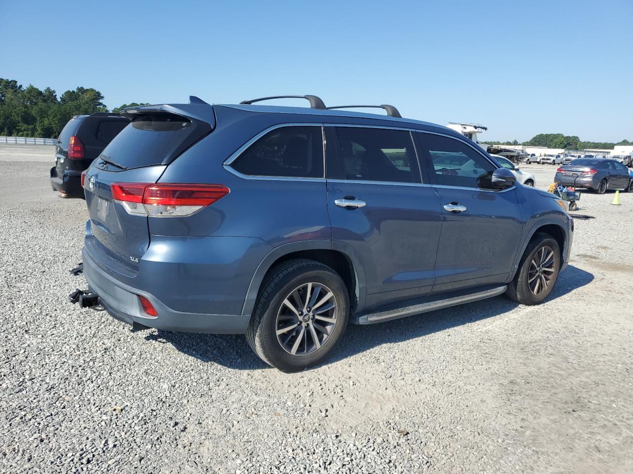 2017 Toyota Highlander Se - Image 3