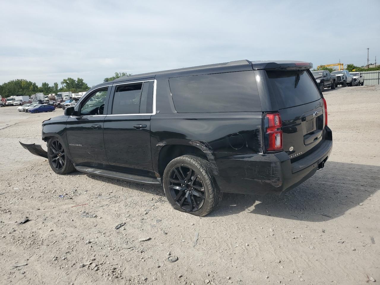 2015 Chevrolet Suburban K1500 Lt - Фото 2