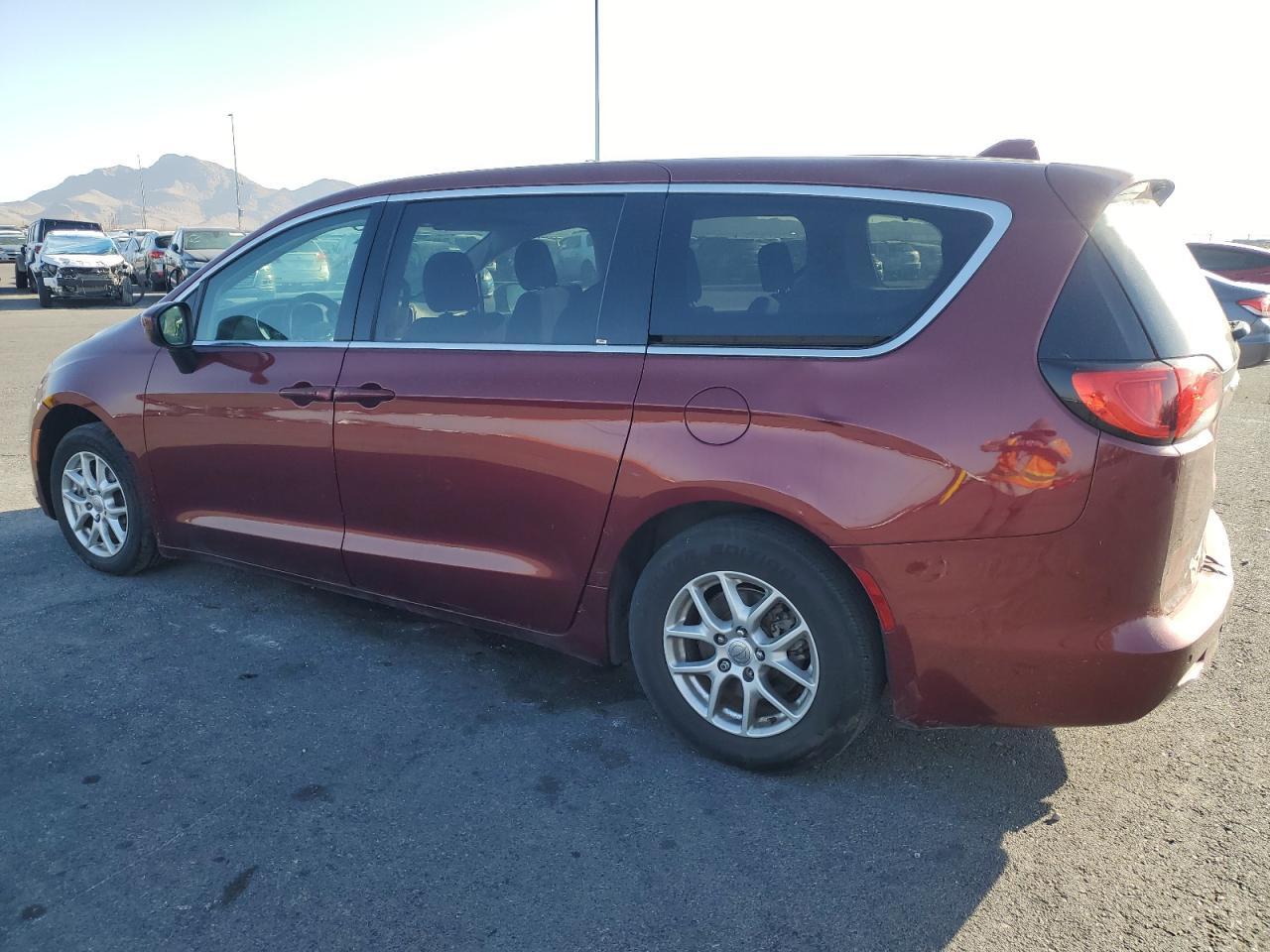 2017 Chrysler Pacifica Touring - Фото 2
