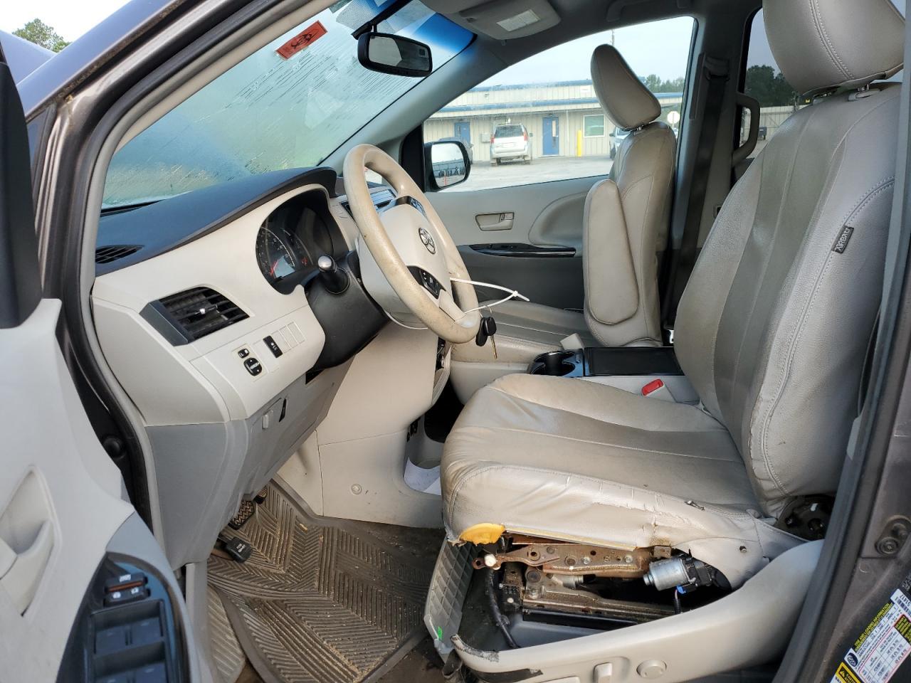 2014 Toyota Sienna Le - Фото 7