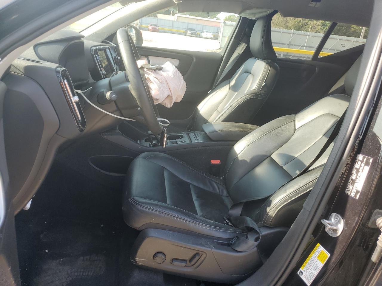 2022 Volvo Xc40 T4 Momentum - Фото 7