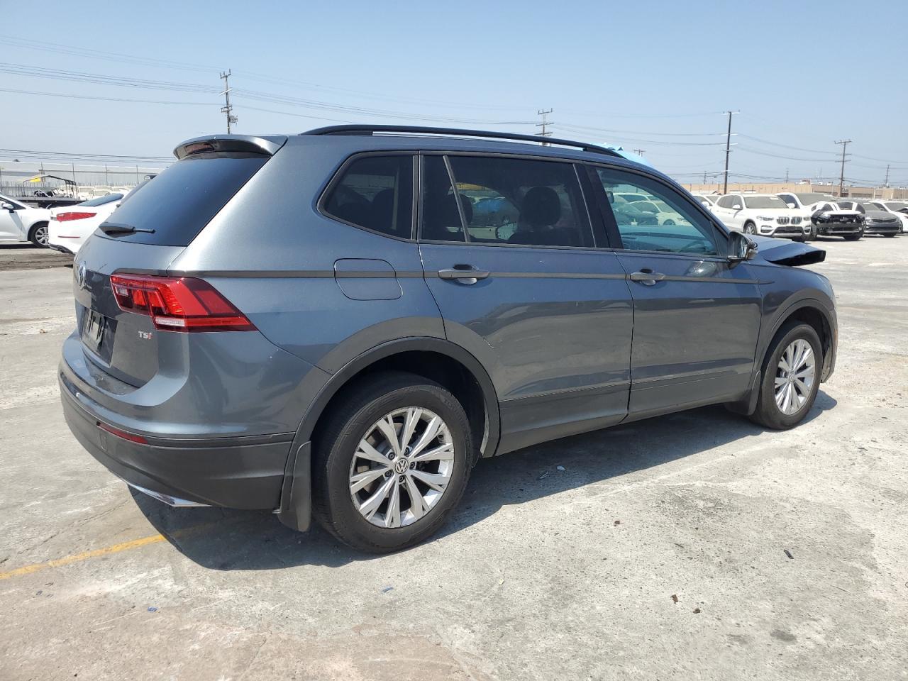 2018 Volkswagen Tiguan S - Фото 3