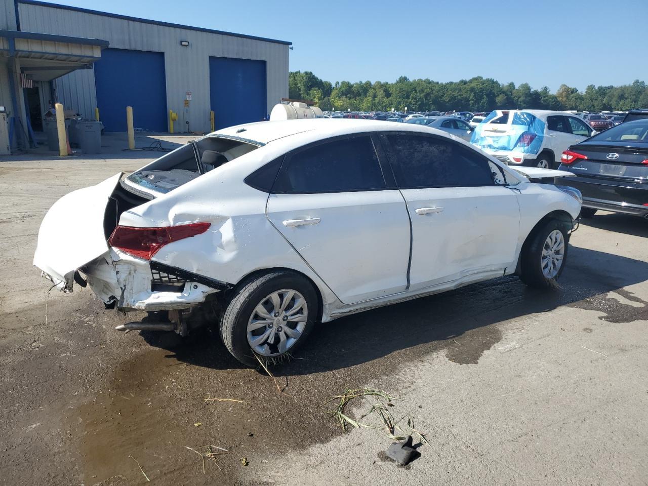 2021 Hyundai Accent Se - Фото 3