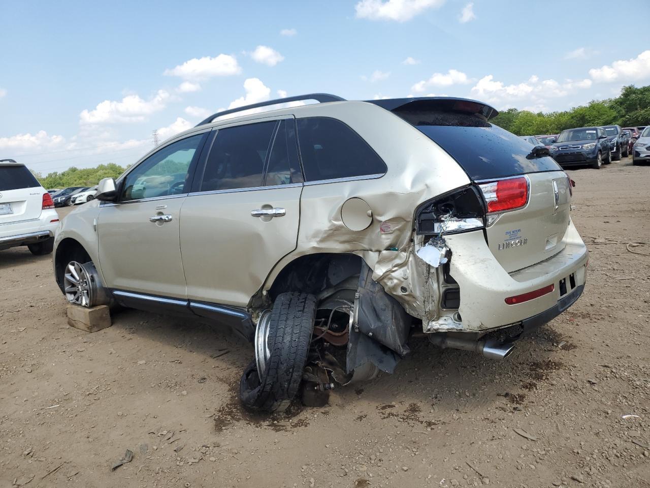 2011 Lincoln Mkx - Image 2