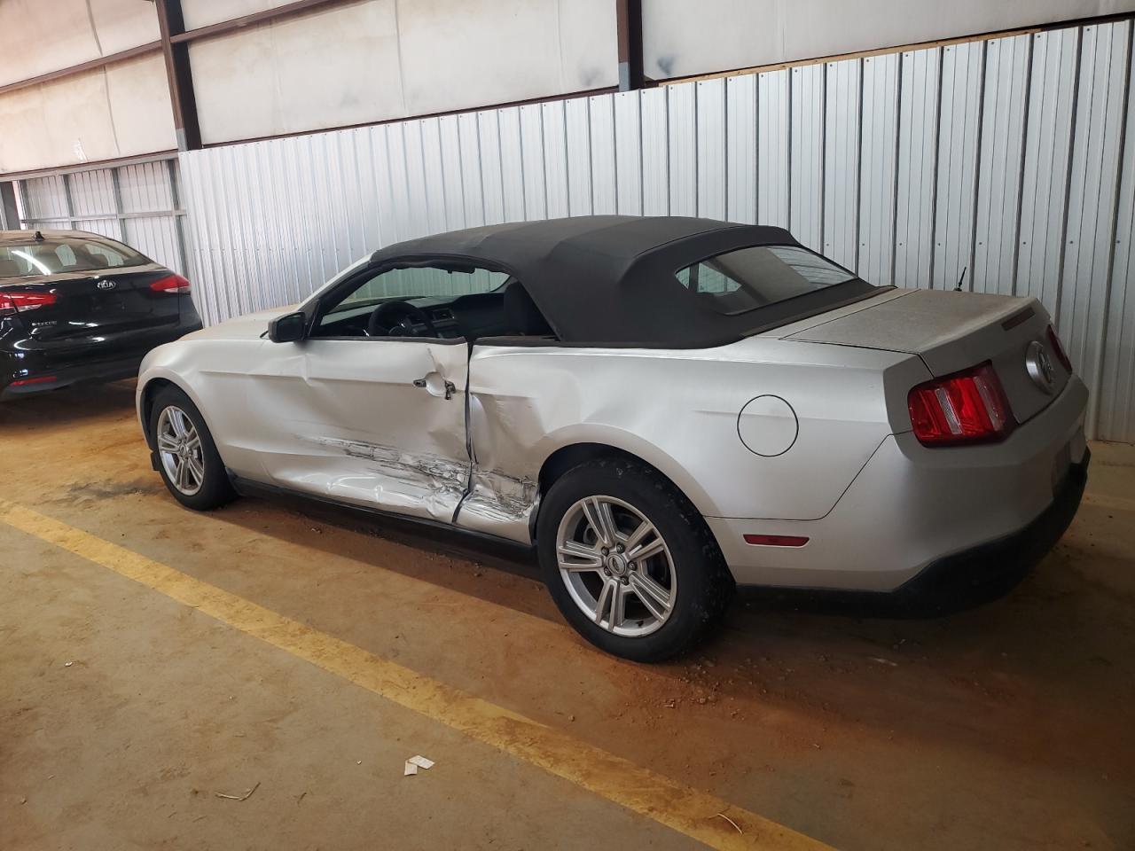 2010 Ford Mustang - Фото 2