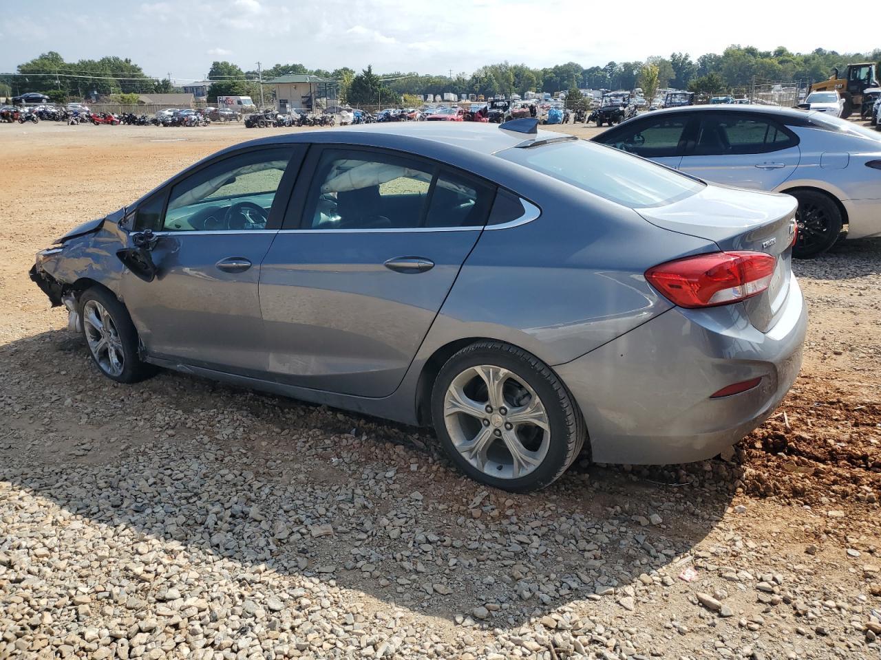 2019 Chevrolet Cruze Premier - Image 2