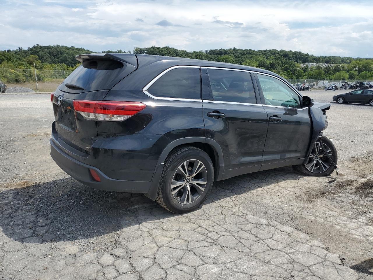 2019 Toyota Highlander Le - Фото 3
