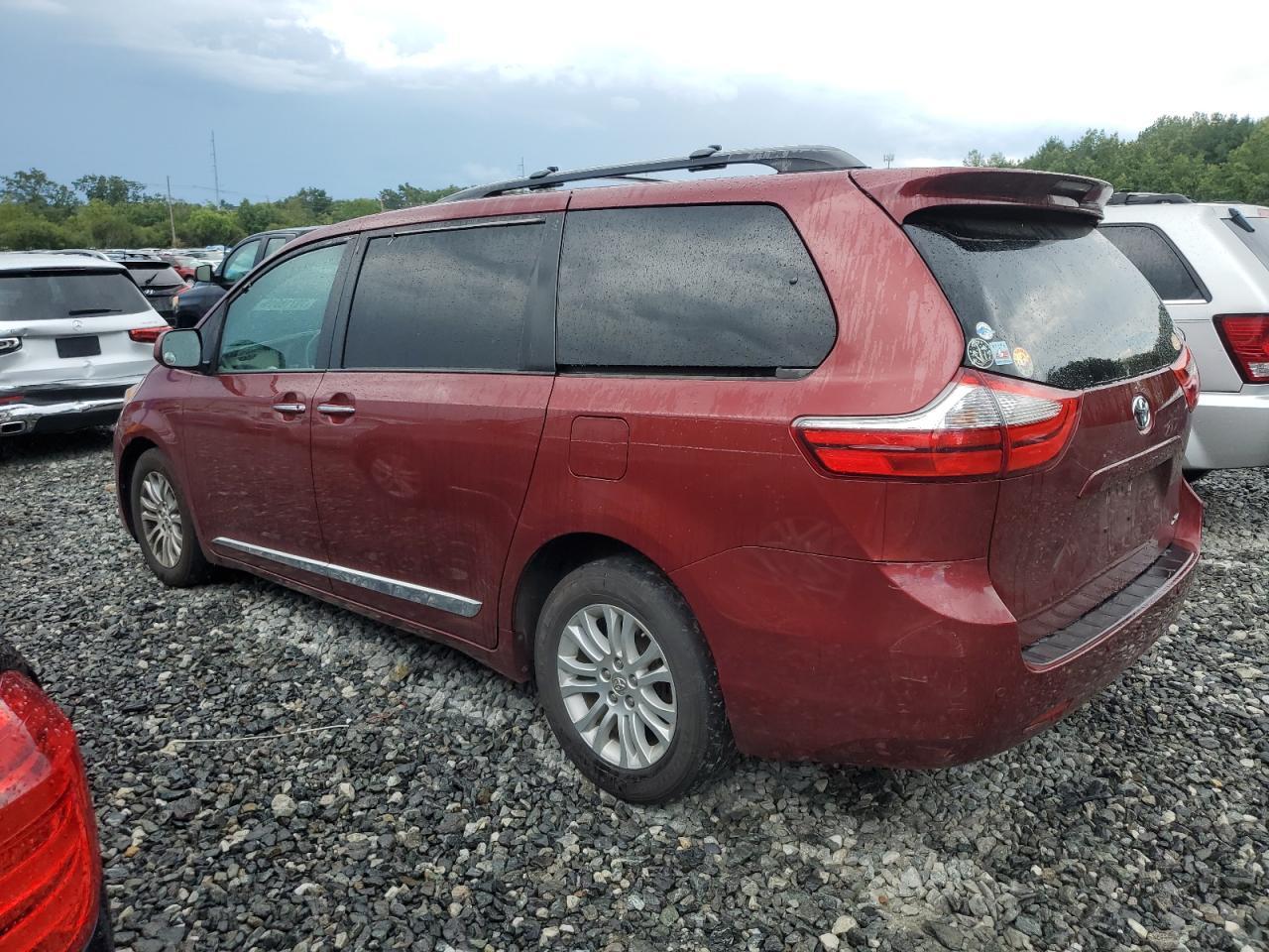 2016 Toyota Sienna Xle - Фото 2