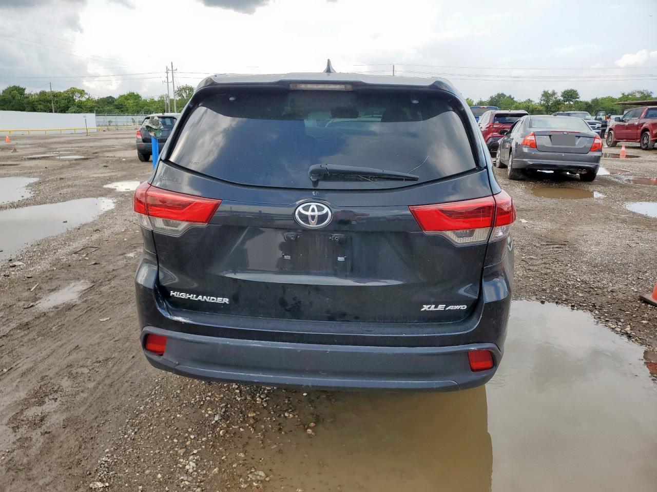 2018 Toyota Highlander Se - Фото 6