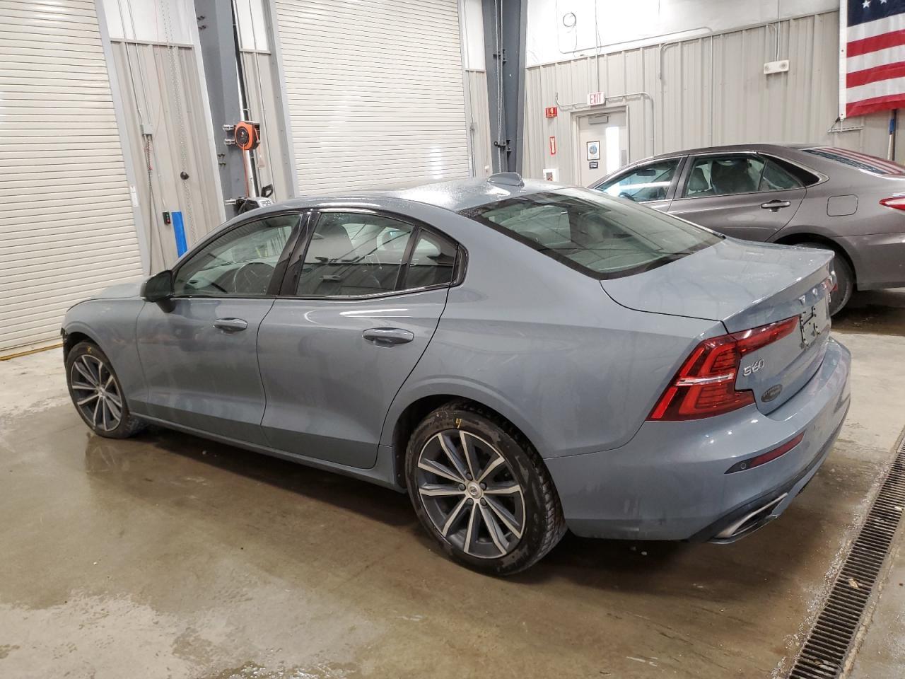 2022 Volvo S60 B5 Momentum - Image 2