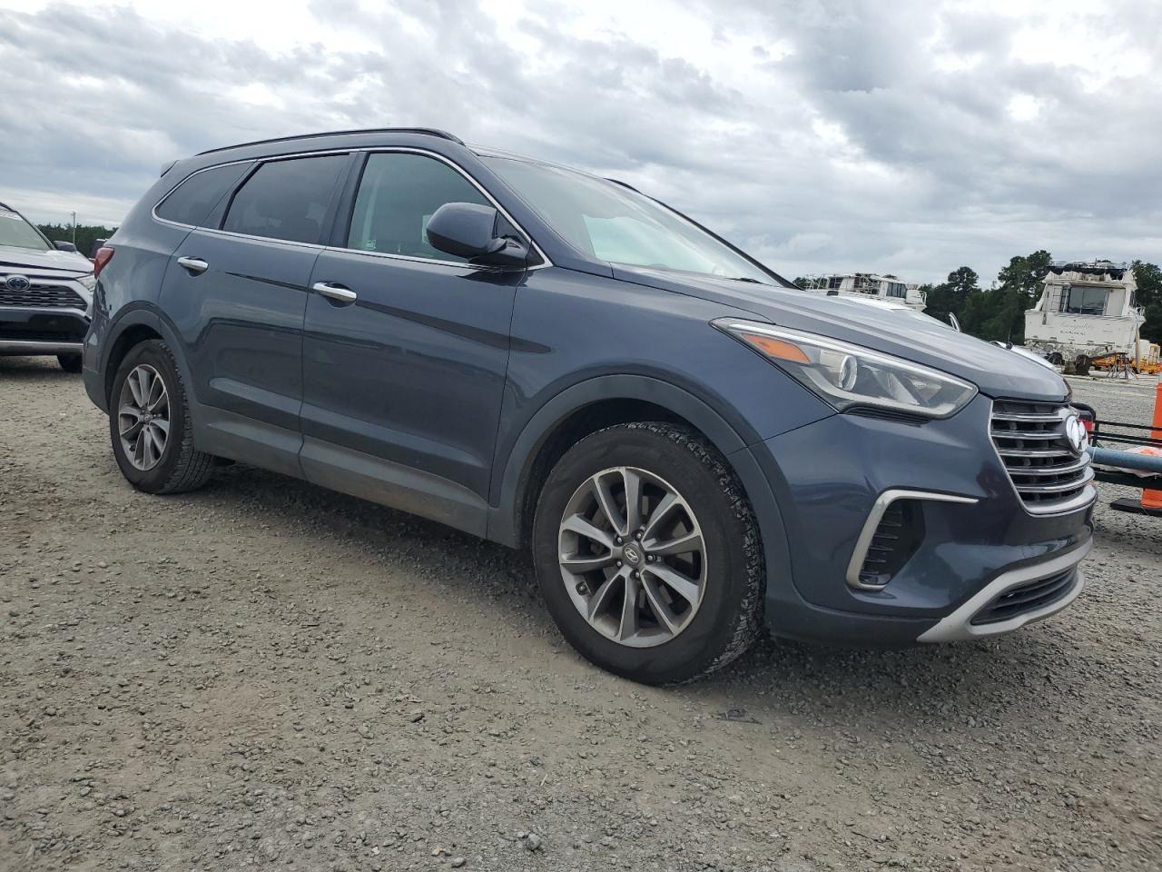 2017 Hyundai Santa Fe Se - Фото 4