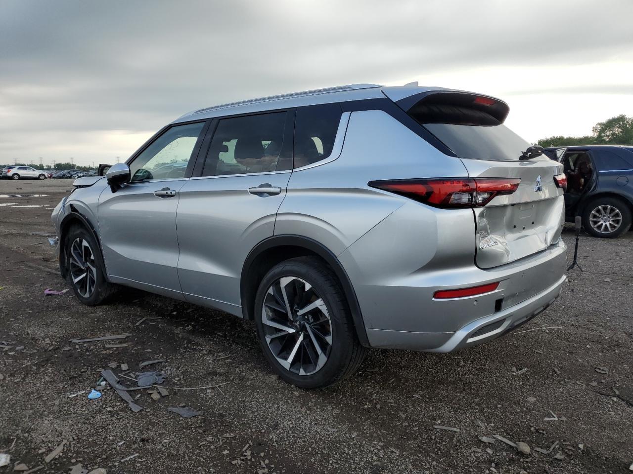 2023 Mitsubishi Outlander Sel - Фото 2