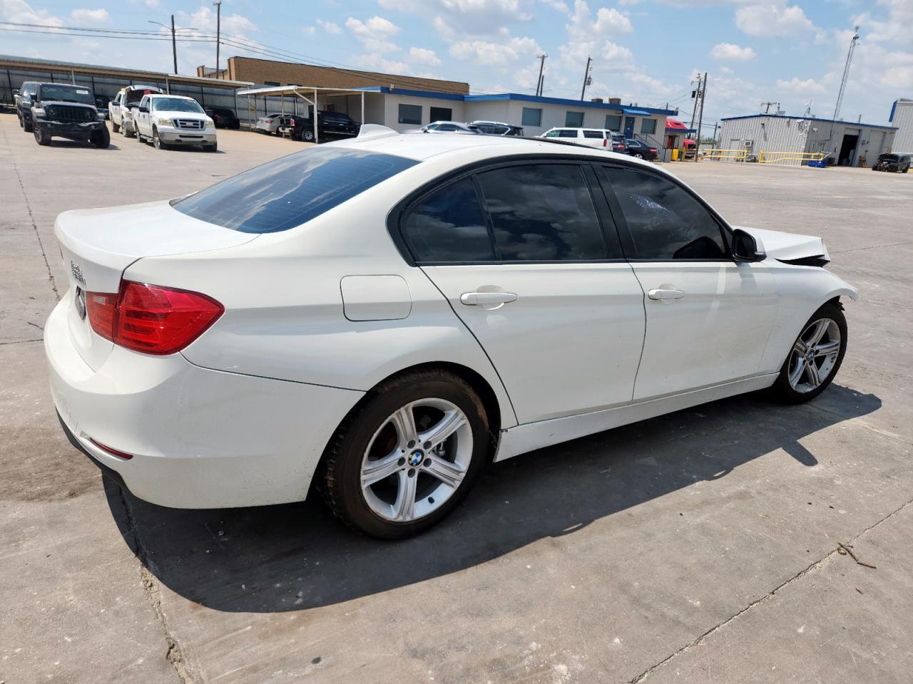 2014 BMW 328 Xi Sulev - Image 3