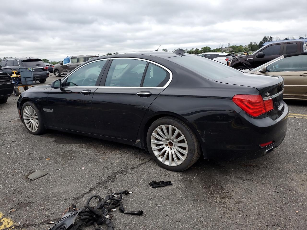 2011 BMW 750 Xi - Image 2