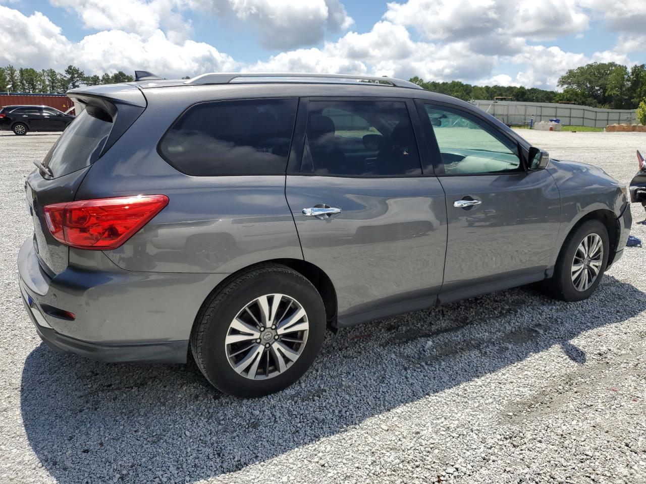 2019 Nissan Pathfinder S - Image 3