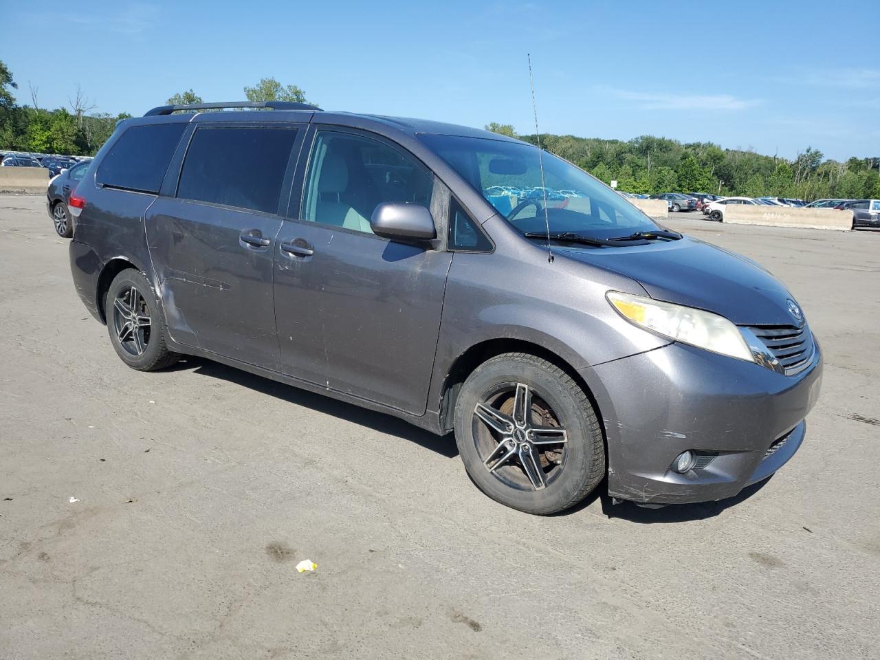 2011 Toyota Sienna Xle - Фото 4