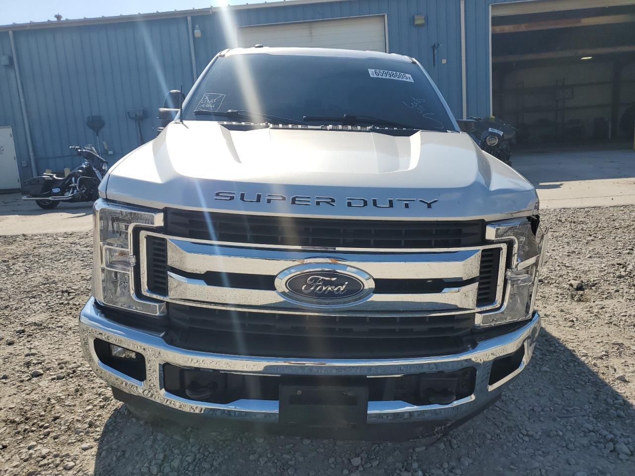 2017 Ford F350 Super Duty - Фото 5