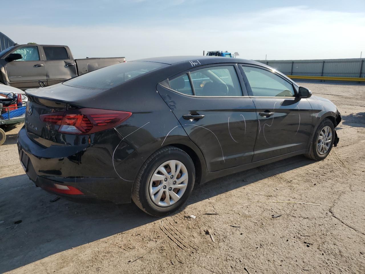 2020 Hyundai Elantra Se - Image 3