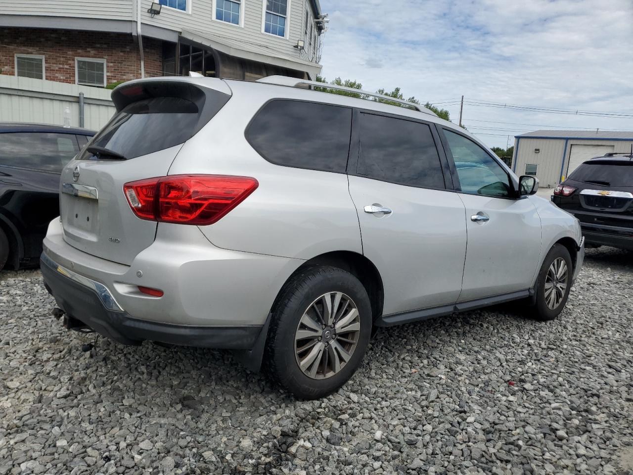 2019 Nissan Pathfinder S - Фото 3