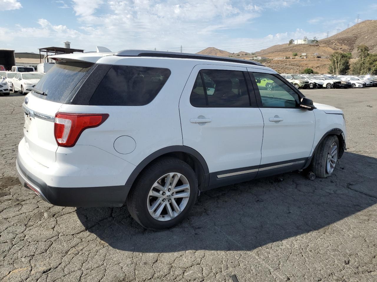 2016 Ford Explorer Xlt - Image 3