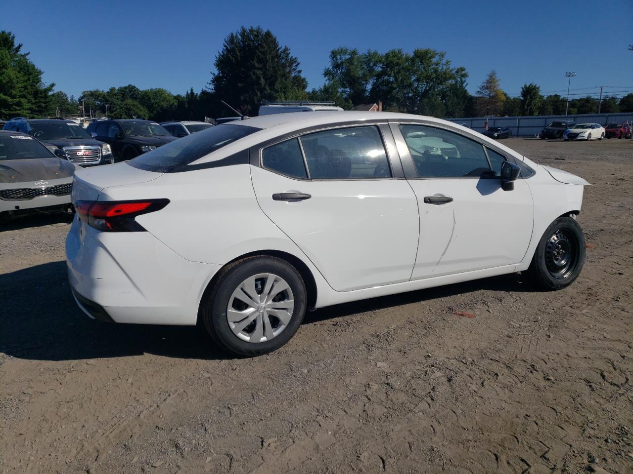 2023 Nissan Versa S - Image 3