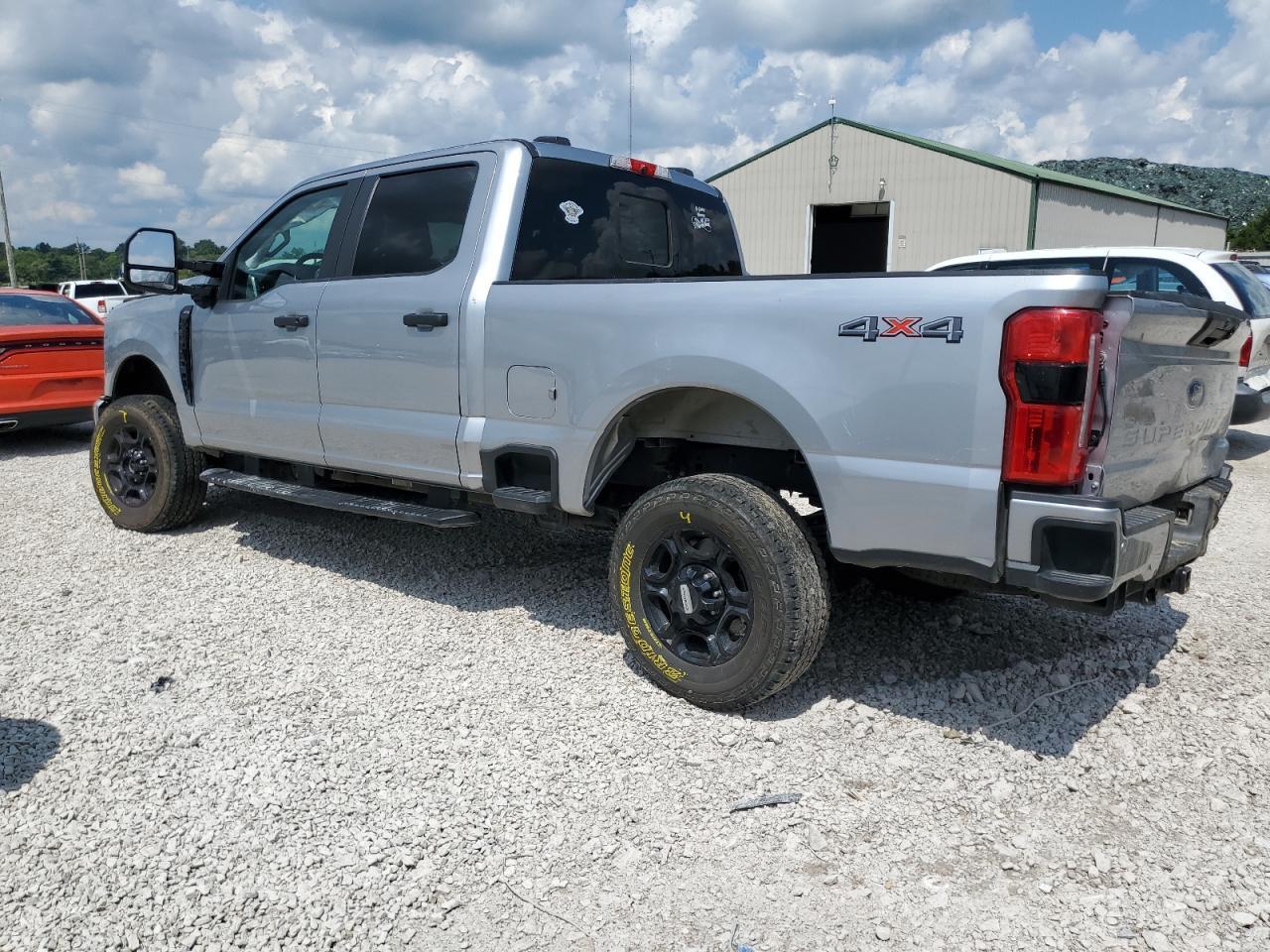 2023 Ford F250 Super Duty - Image 2