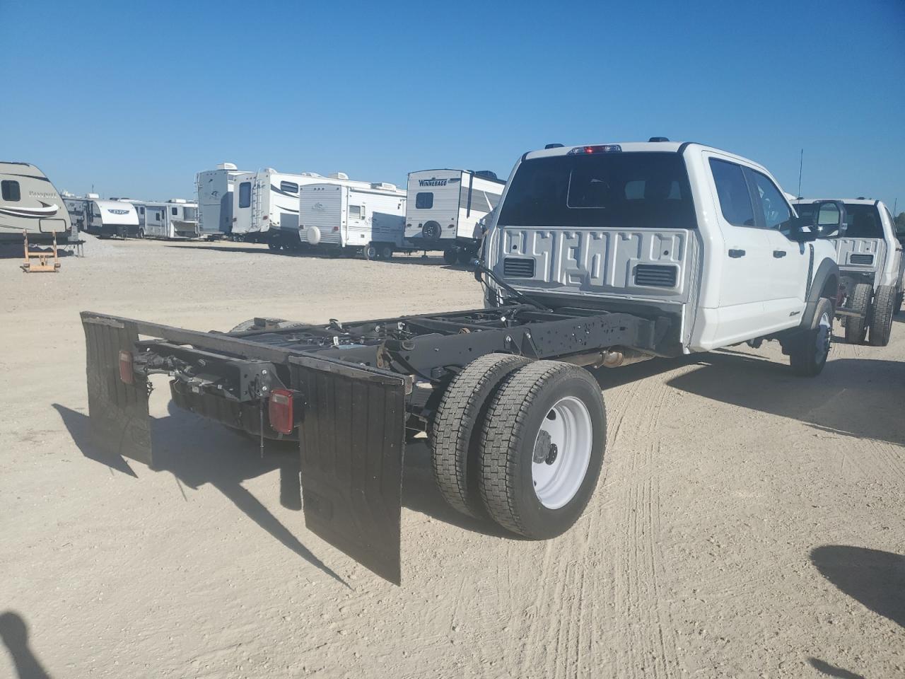 2023 Ford F550 Super Duty Super Duty - Фото 3