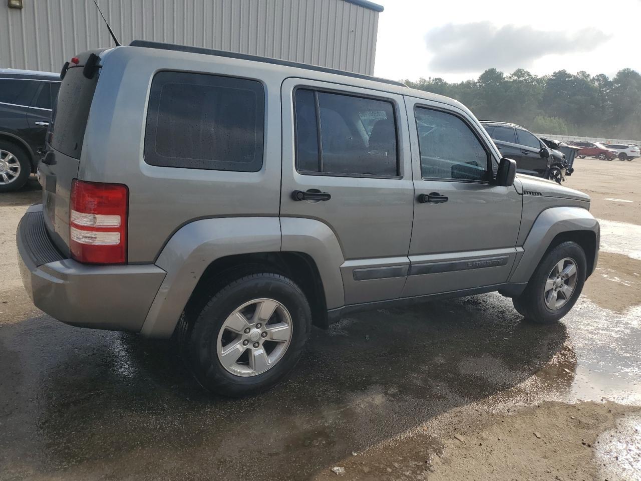2012 Jeep Liberty Sport - Фото 3