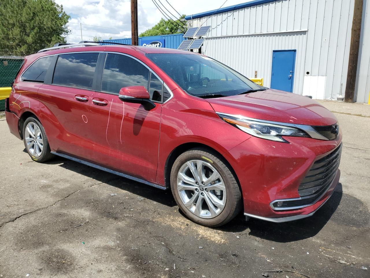 2022 Toyota Sienna Limited - Image 4