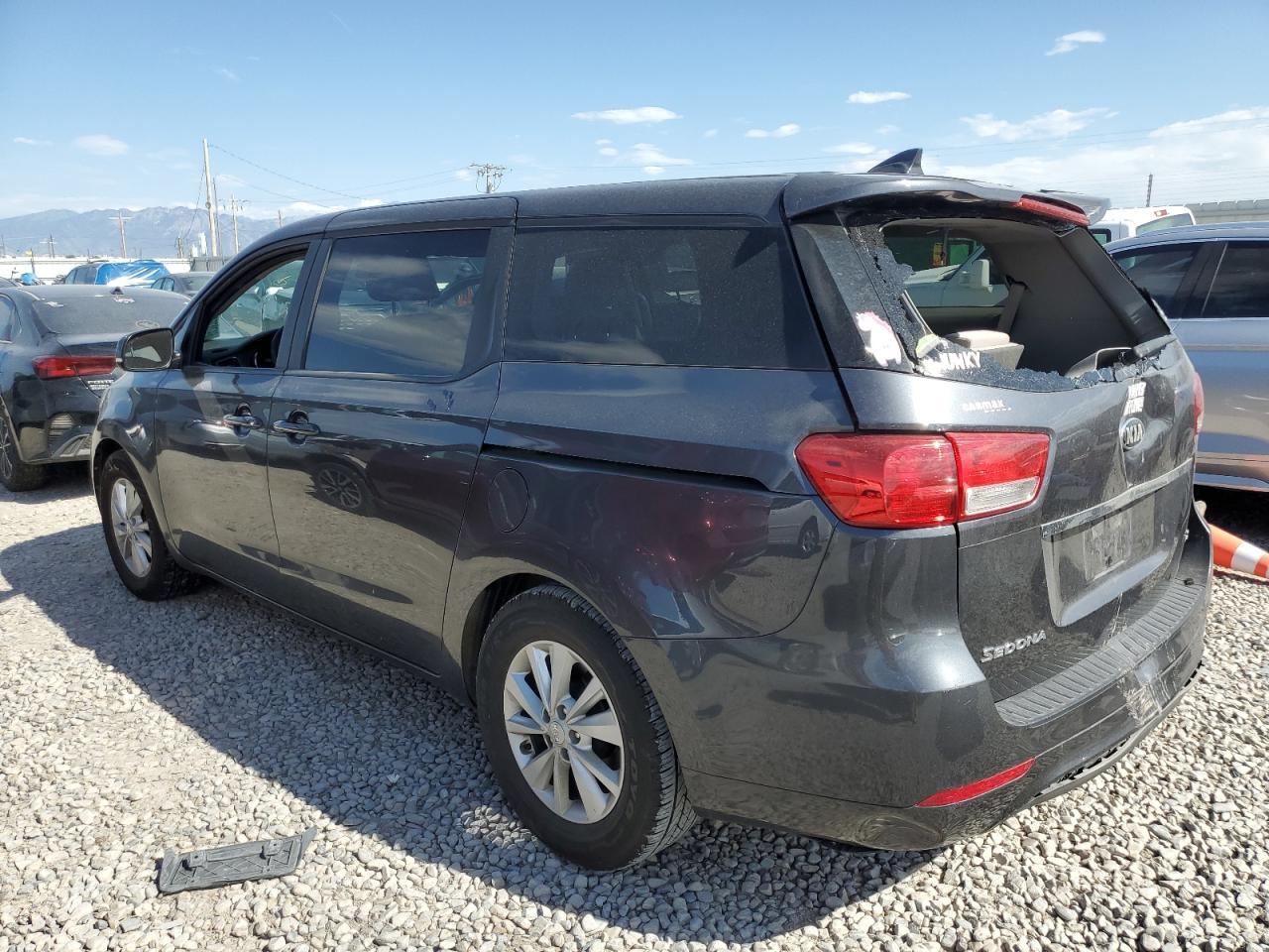 2017 Kia Sedona Lx - Фото 2