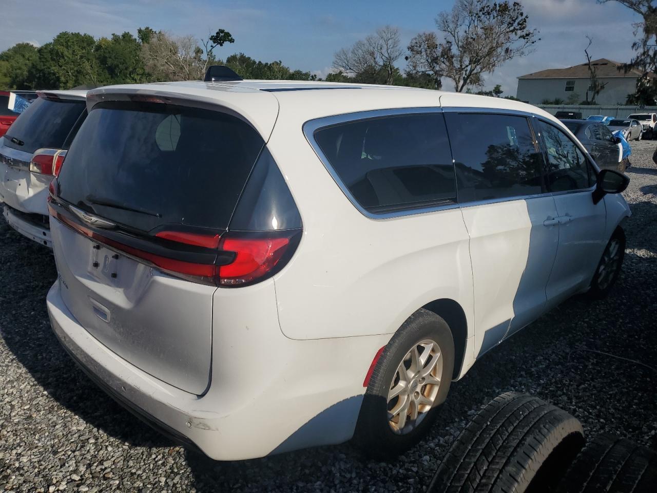 2024 Chrysler Pacifica Touring - Фото 3