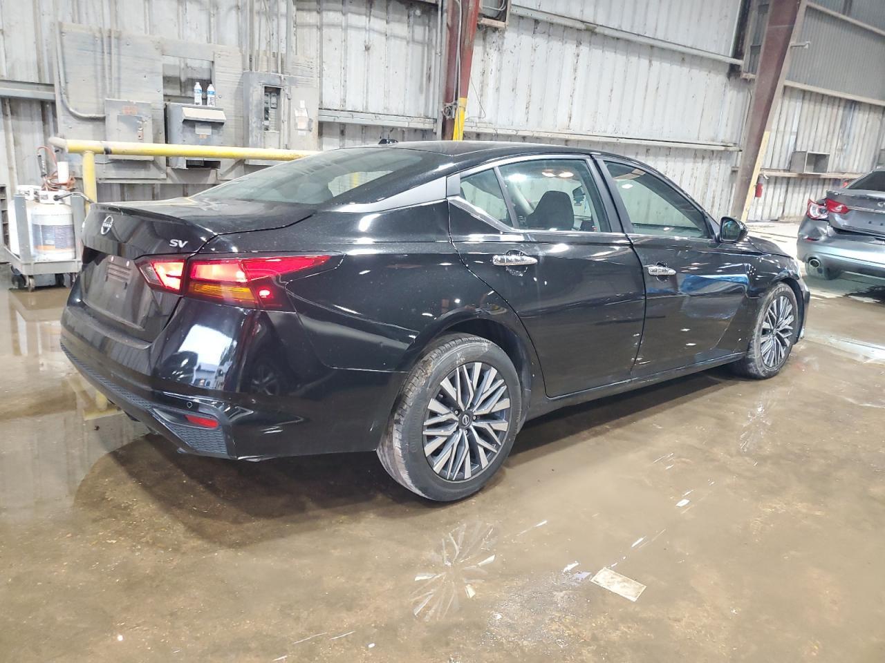 2023 Nissan Altima Sv - Image 3