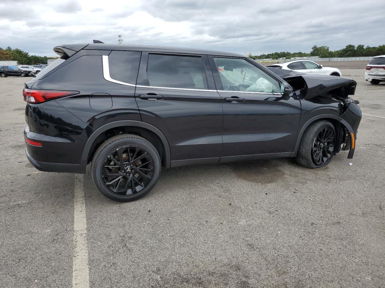 2023 Mitsubishi Outlander Se - Фото 3