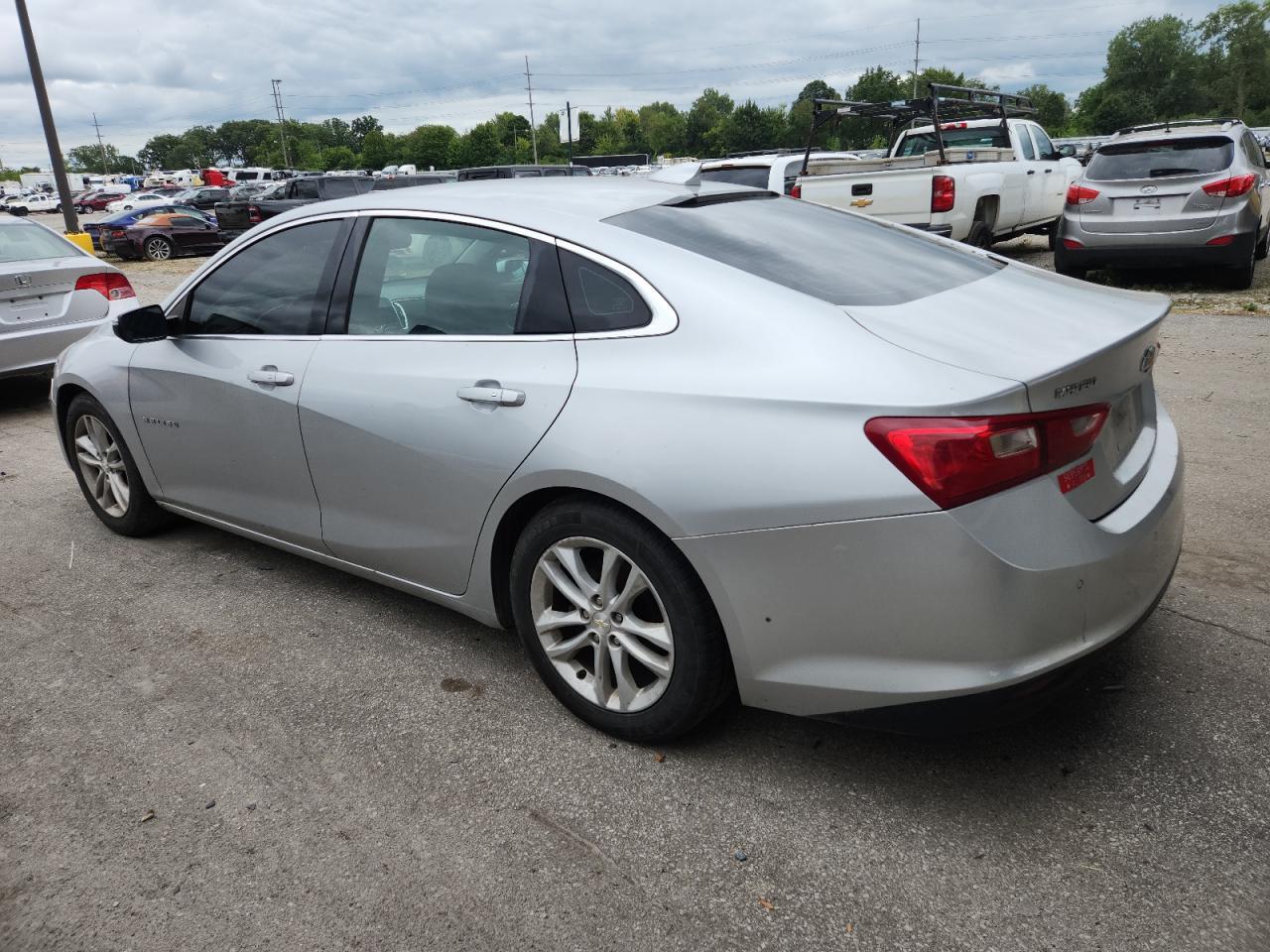 2017 Chevrolet Malibu Lt - Image 2