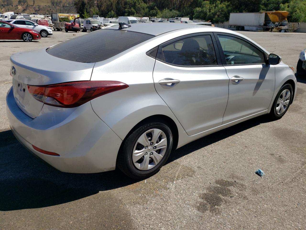2016 Hyundai Elantra Se - Фото 3
