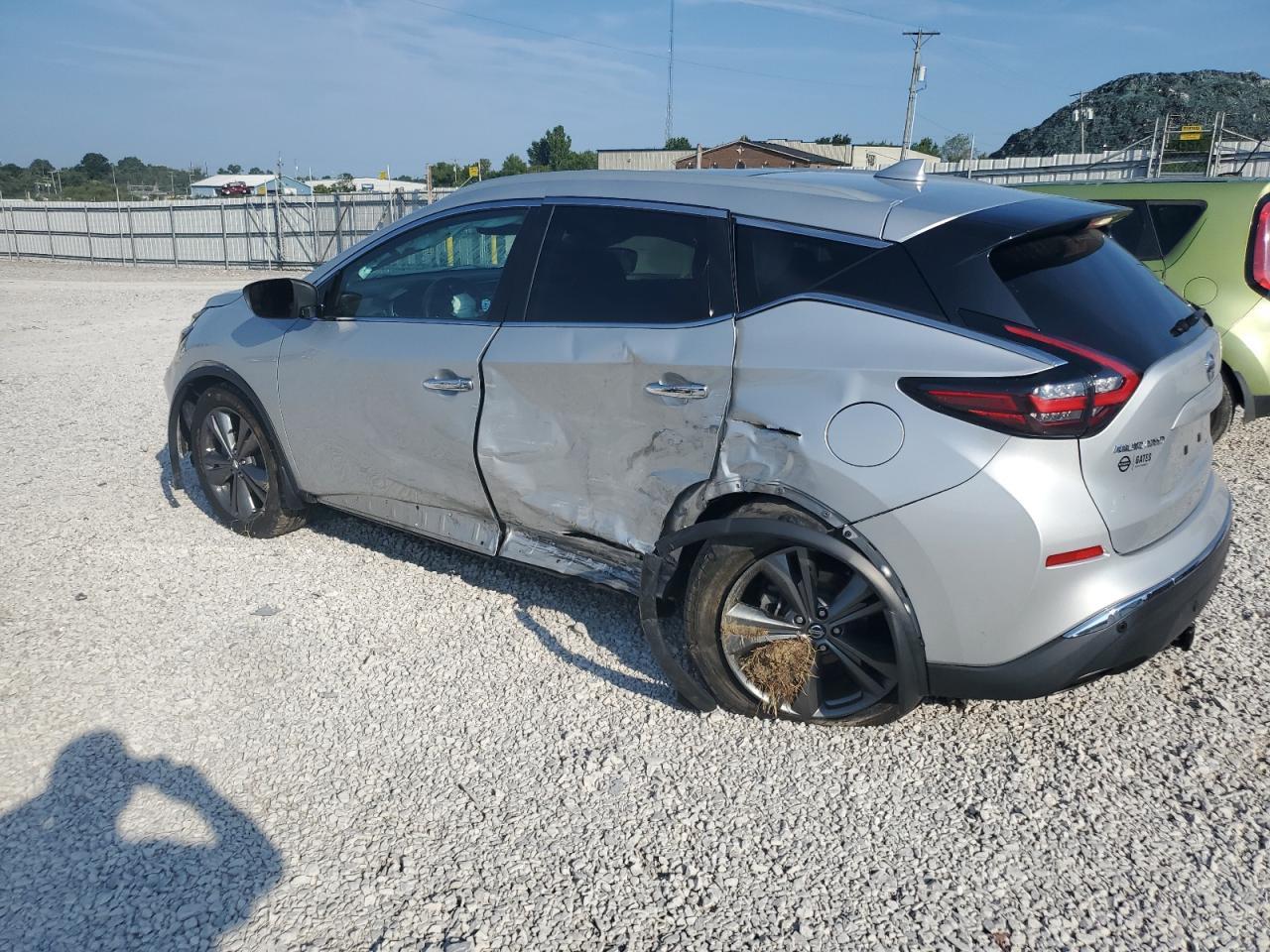 2020 Nissan Murano Platinum - Image 2