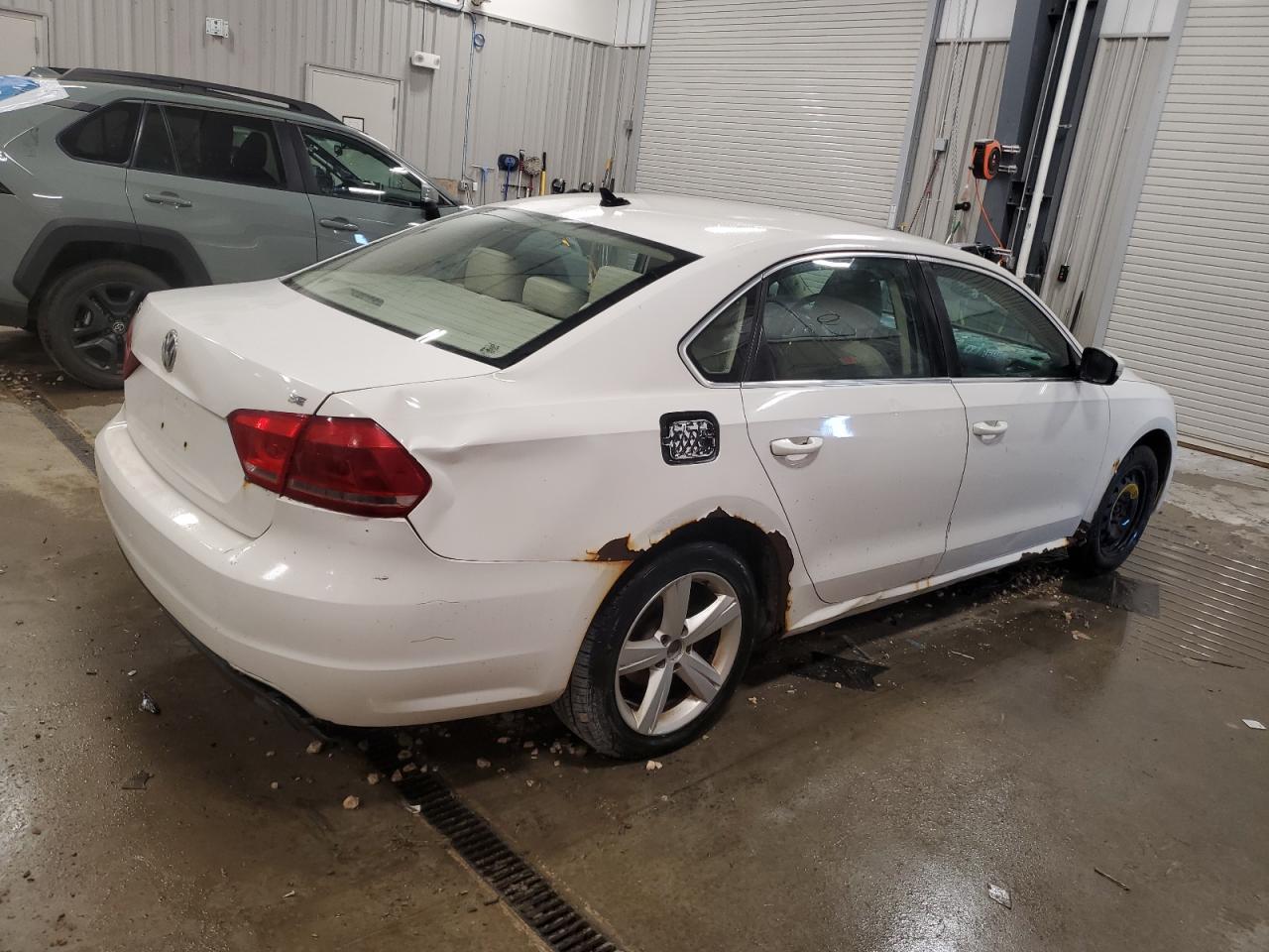 2013 Volkswagen Passat Se - Image 3