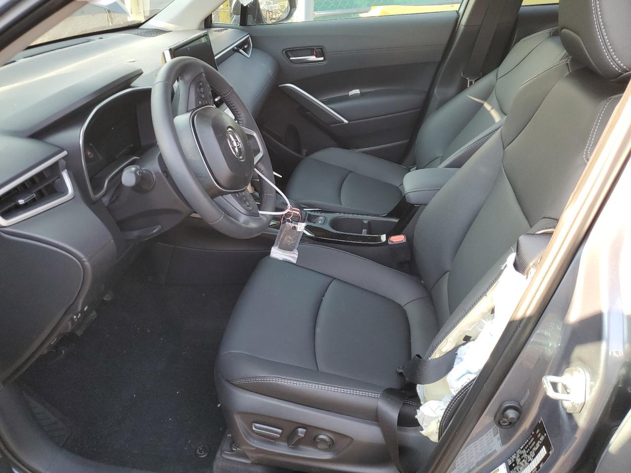 2025 Toyota Corolla Cross Xle - Image 7