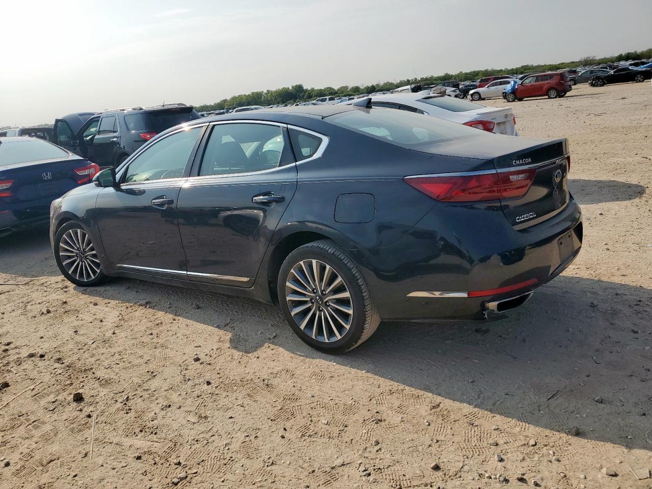 2017 Kia Cadenza Premium - Image 2