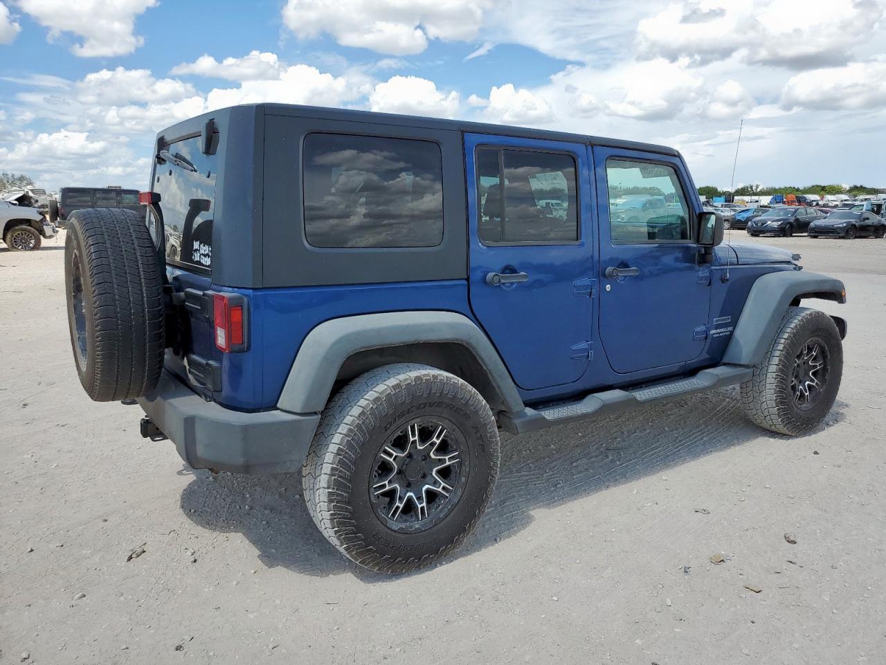 2010 Jeep Wrangler Unlimited Sport - Image 3