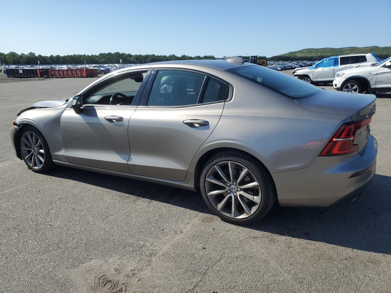 2019 Volvo S60 T6 Momentum - Фото 2